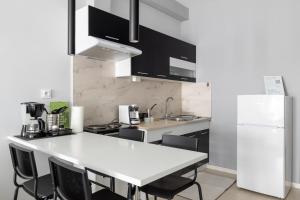 Kuchyň nebo kuchyňský kout v ubytování Modern Apartment 305