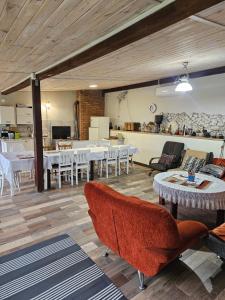 a living room with a table and chairs at Jurajska Bajka in Przybynów