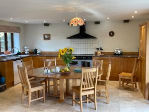 Η κουζίνα ή μικρή κουζίνα στο Crowthorne, Bookham Court