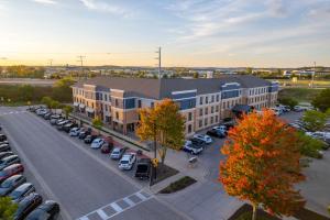 an overhead view of a parking lot with a building at Staybridge Suites Middleton/Madison-West by IHG in Middleton
