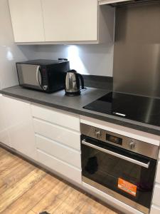 a microwave oven sitting on top of a kitchen counter at Luxury Kingsize Bedroom with Private Bathroom in Northolt