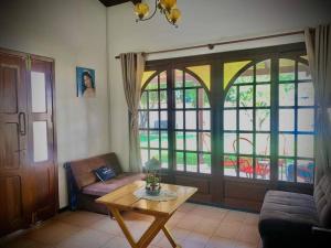 a living room with a couch and a table at The House Of Don Lucho in Santa Cruz de la Sierra