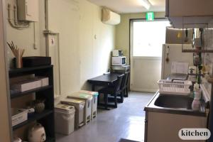 Majoituspaikan GUESTHOUSE富士と碧 keittiö tai keittotila