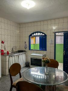 Kuchyň nebo kuchyňský kout v ubytování Casa Surya Paraty