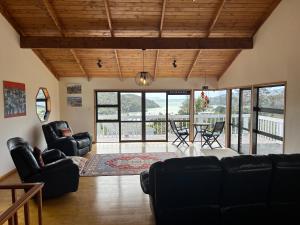 Posezení v ubytování Harbour View Retreat Mangonui