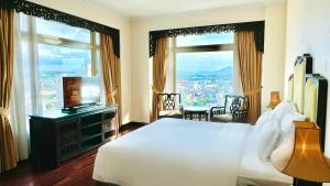 Postel nebo postele na pokoji v ubytování TTC Imperial Hotel