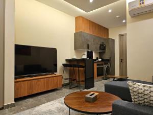 Μια τηλεόραση ή/και κέντρο ψυχαγωγίας στο Luxurious modern apartment +7 φωτογραφίες