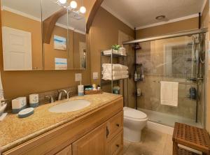 Ένα μπάνιο στο Ocean, Bay, Downtown, and City view Condo, Few steps from the ocean +18 φωτογραφίες