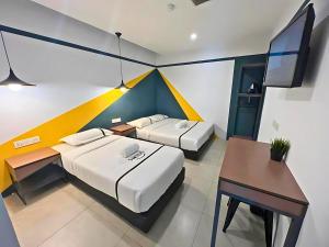 Postel nebo postele na pokoji v ubytování Seeds Hotel Chow Kit