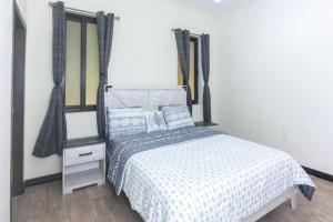 Ліжко або ліжка в номері luxury 5 Bdrms-5 Bthms villa with private pool in west end