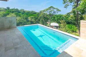 Πισίνα στο ή κοντά στο luxury 5 Bdrms-5 Bthms villa with private pool in west end