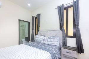 Ліжко або ліжка в номері luxury 5 Bdrms-5 Bthms villa with private pool in west end