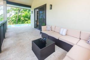 Posezení v ubytování Luxury 3 Bdrms villa with private-pool and full-concierge