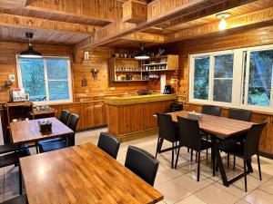 Una cocina o cocineta en 福緣山莊 桃園市民宿004號