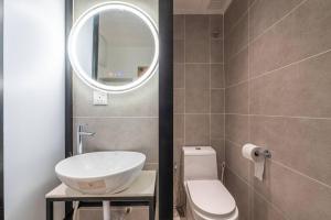 Ένα μπάνιο στο NEAR Subang Airport DK impian studio room 1-2pax