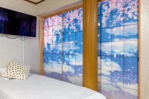 Katil atau katil-katil dalam bilik di 梟の宿 岛之内3号馆1楼2楼 步行300m至道顿堀! 徒步5分钟日本桥站! 心斋桥8分钟 黑门市场15分种徒步圈内 !中央区240平方5间房可住20人