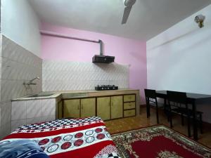 Kuchyň nebo kuchyňský kout v ubytování Sudha’s Garden Home + 37 fotografií
