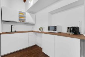 A kitchen or kitchenette at Milan Stay - Alzaia Naviglio Grande