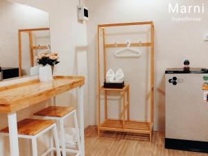 Η κουζίνα ή μικρή κουζίνα στο Marni Guesthouse