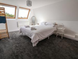 En eller flere senge i et værelse på The Railway Cottage