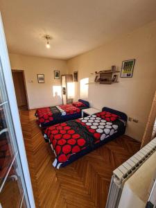 Postel nebo postele na pokoji v ubytování Square Apartments