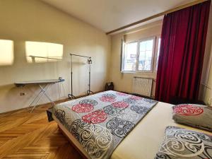 Postel nebo postele na pokoji v ubytování Square Apartments