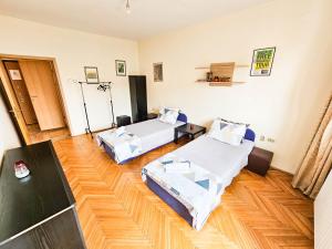 Postel nebo postele na pokoji v ubytování Square Apartments