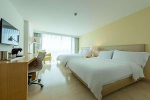 Кровать или кровати в номере Radisson Cartagena Ocean Pavillion Hotel