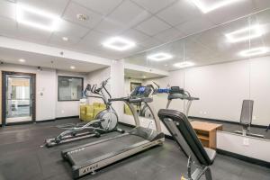 Fitness centrum a/nebo fitness zařízení v ubytování Quality Inn