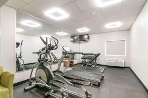 Fitness centrum a/nebo fitness zařízení v ubytování Quality Inn