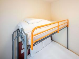 Postel nebo postele na pokoji v ubytování Comfort Inn Fukui