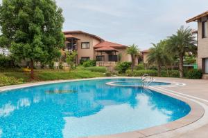 a swimming pool in front of a house at AamaGhati Wildlife Resort, Ranthambore in Sawāi Mādhopur
