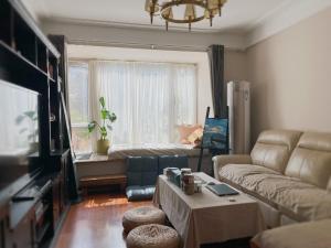 TV a/nebo společenská místnost v ubytování Dory Home多艺屋民宿-上海-限女生-Ladies only