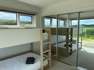 Ocean View Retreat客房内的一张或多张床位