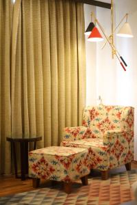 Hotel Natraj Rishikesh的休息区