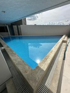 Bazén v ubytování Modern & Comfy Studio - Steps from Ayala Mall, Cebu City nebo v jeho okolí