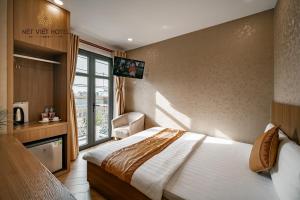 Postel nebo postele na pokoji v ubytování Nét Việt Hotel Vincom Sóc Trăng