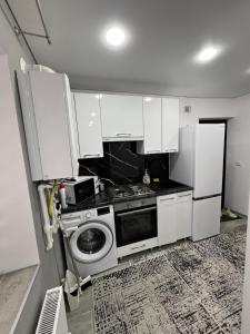Küche/Küchenzeile in der Unterkunft 1-Edinet apartament Квартира Единец