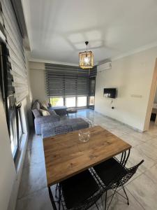 Posezení v ubytování Yalova Cozy Home