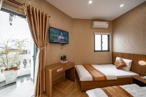 Postel nebo postele na pokoji v ubytování Nét Việt Hotel Vincom Sóc Trăng