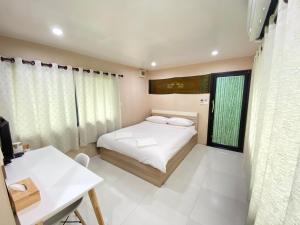 Postel nebo postele na pokoji v ubytování Guesthouse 88 Phang Nga