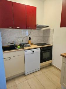 Kuchyňa alebo kuchynka v ubytovaní Schöne 2 zwei Zimmer Wohnung