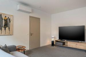 A television and/or entertainment centre at Villa Valentina Chania
