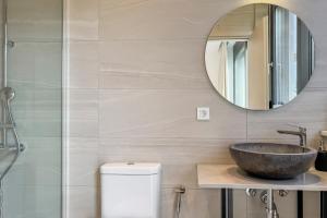 A bathroom at Villa Valentina Chania
