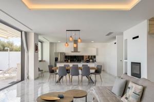 A kitchen or kitchenette at Villa Valentina Chania