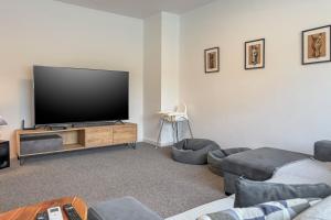 A television and/or entertainment centre at Villa Valentina Chania