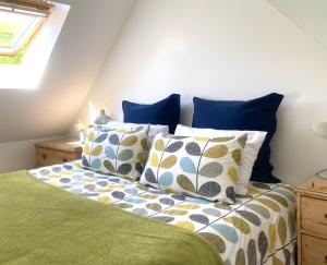 Letto o letti in una camera di The Loft at Craiglea