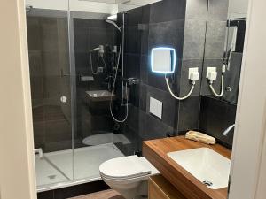 Kupatilo u objektu TheSuite