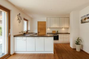 A kitchen or kitchenette at Untermairhof Appartment Residence