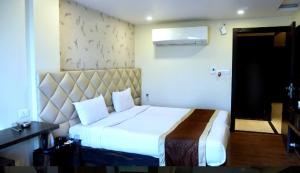 a bedroom with a large white bed in a room at RSVP Nagpur in Nagpur
